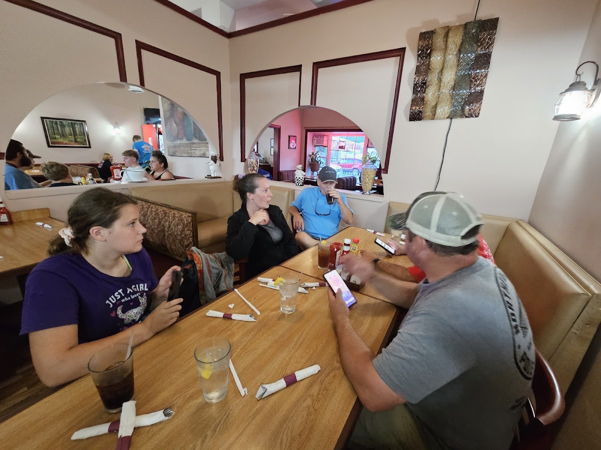 Mathews Grill and Deli - Photo 5