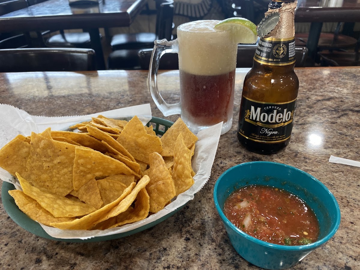 Taqueria El Rodeo De Jalisco - Photo 3