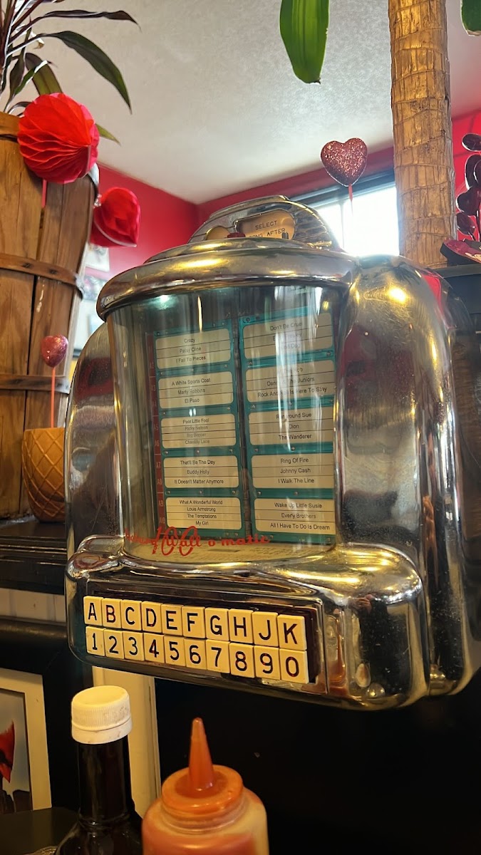 Fifties Good Time Cafe - Photo 4