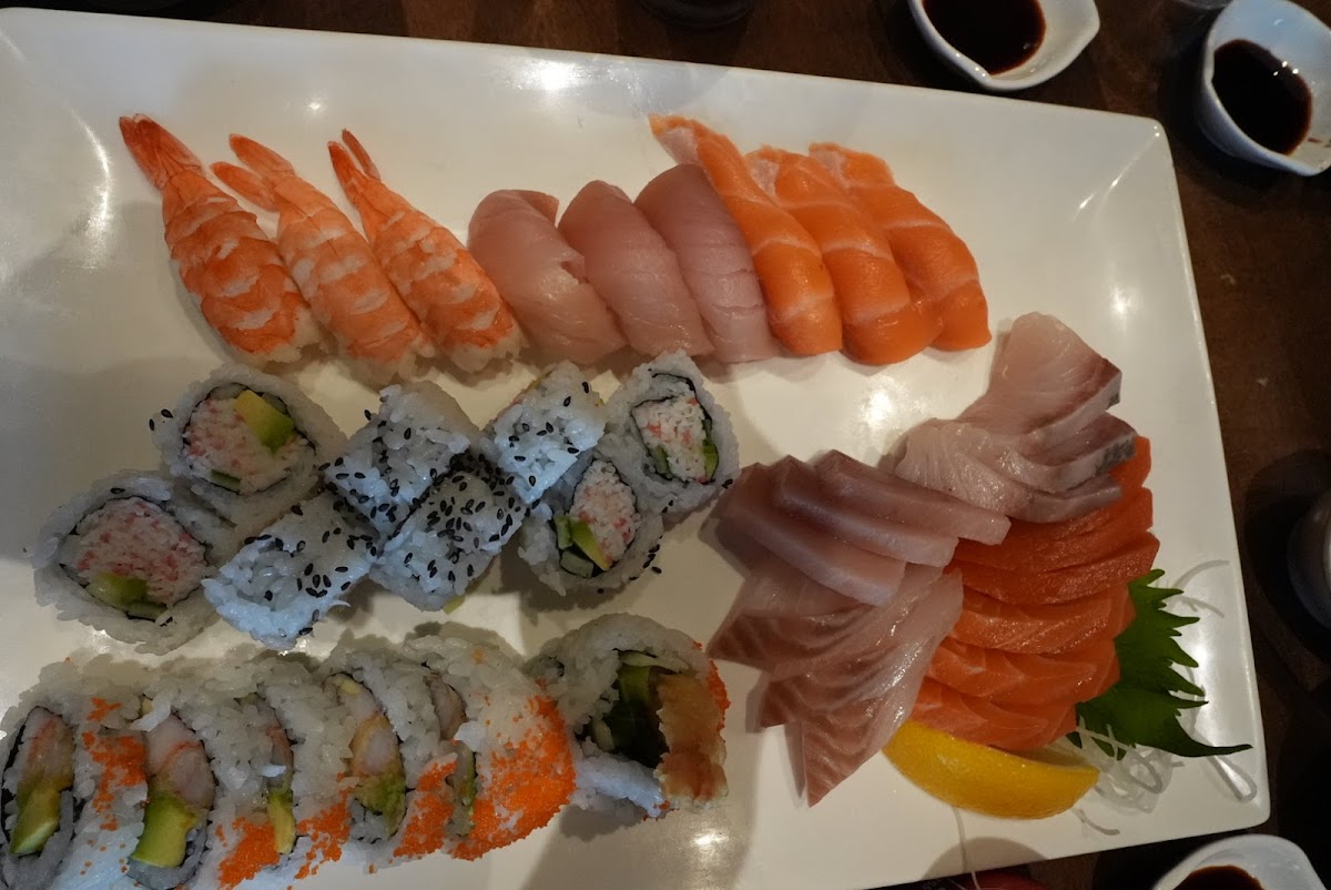 Bluetail Sushi - Commerce - Photo 1