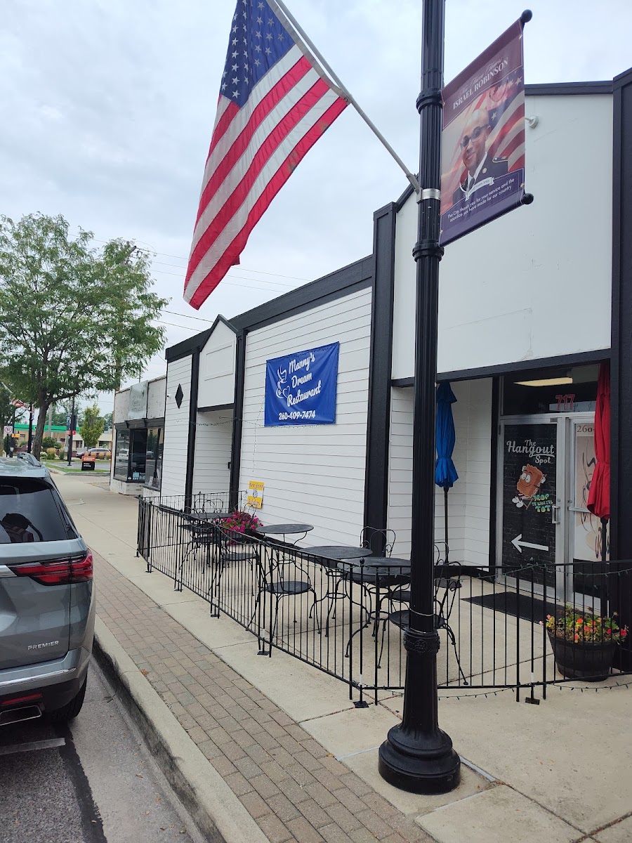 Manny’s dream restaurant - Photo 2