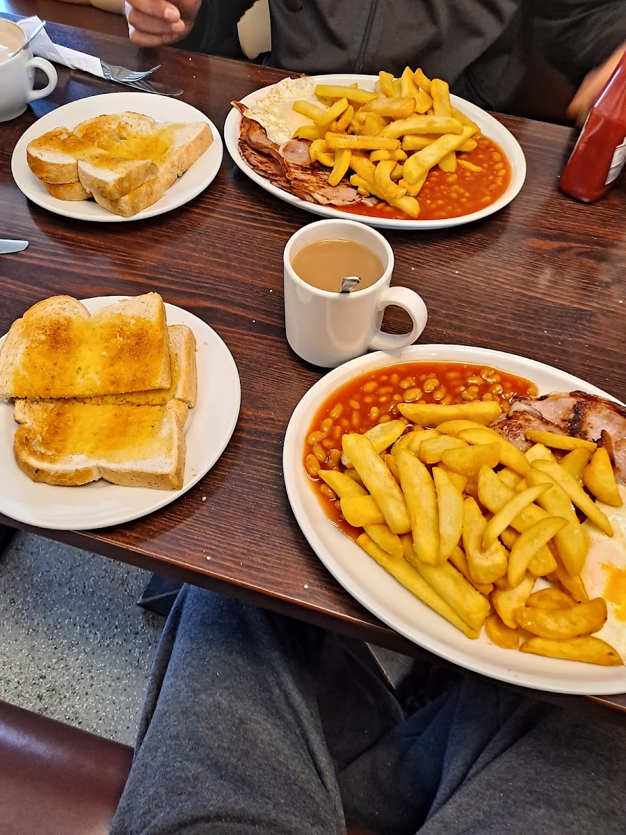 Tewin Road Cafe - Photo 3
