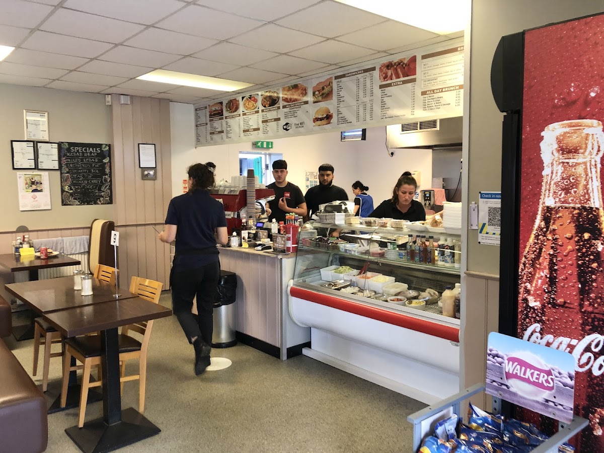 Tewin Road Cafe - Photo 8