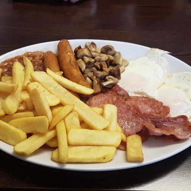 Egg Bacon Sausage Chips Beans&Mushrooms