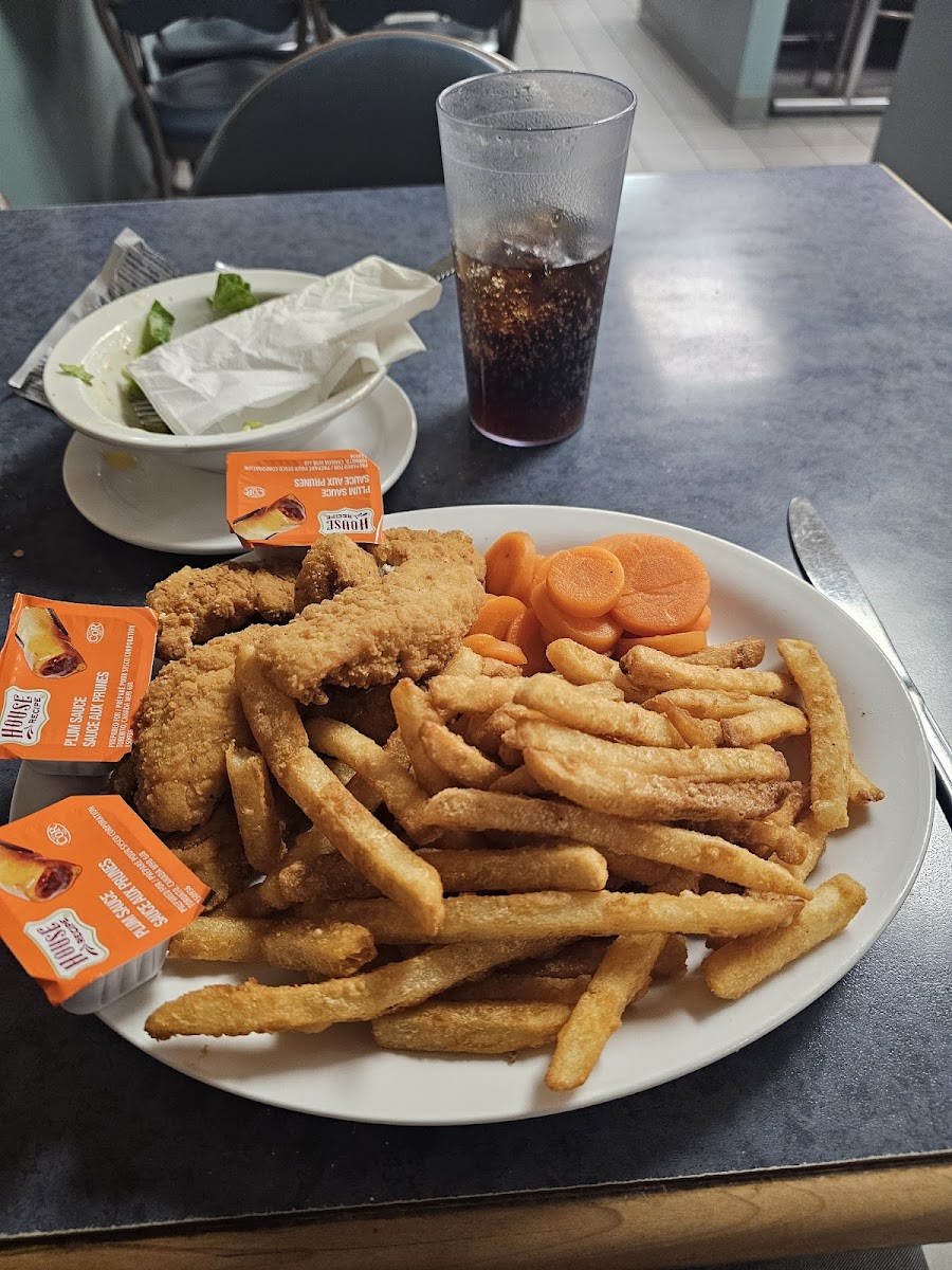 Husky House Restaurant - Photo 6