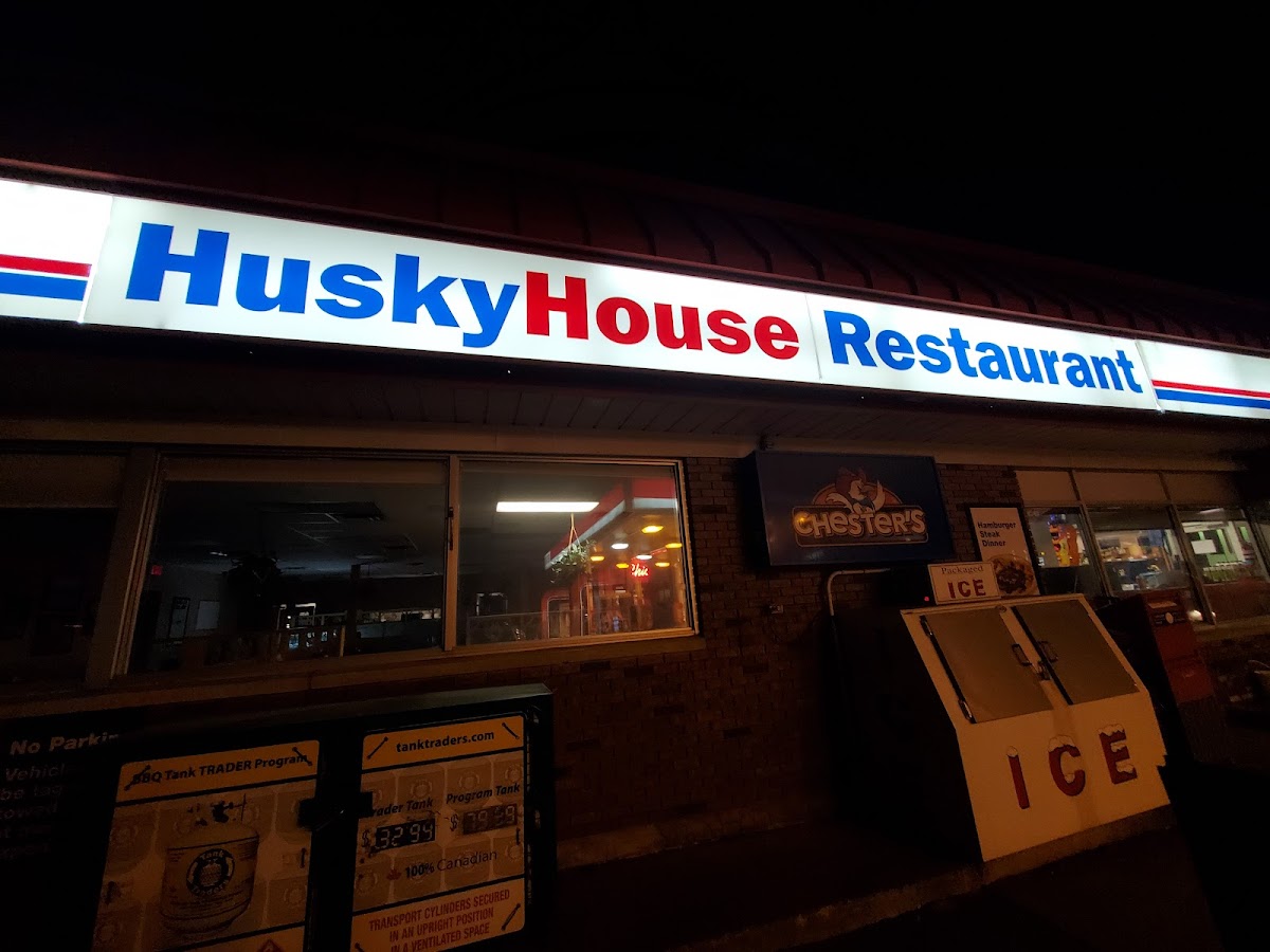 Husky House Restaurant - Photo 8