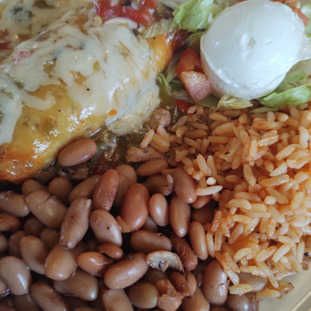 Enchiladas Verdes Con Arroz E Frijoles