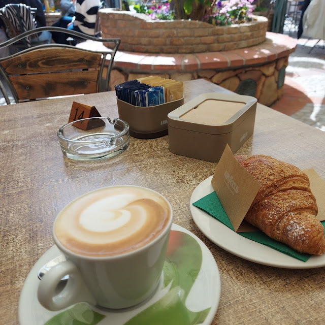 Cappuccino E Brioche Al Miele