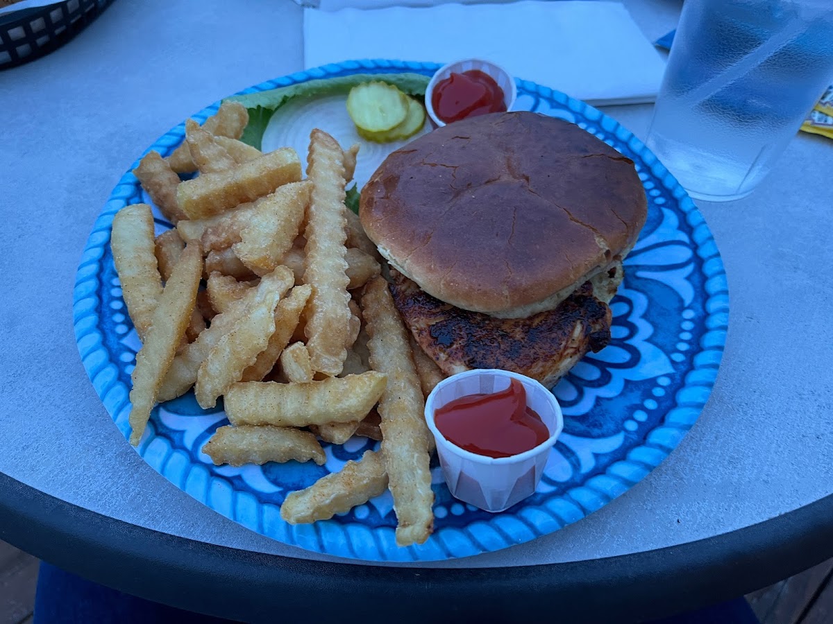 Downwind Restaurant and Lounge - Photo 9