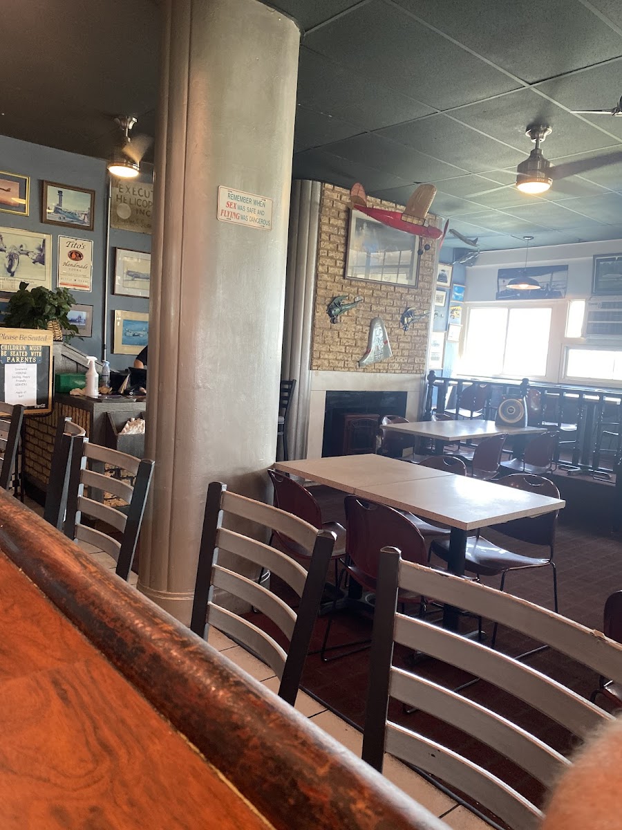 Downwind Restaurant and Lounge - Photo 6
