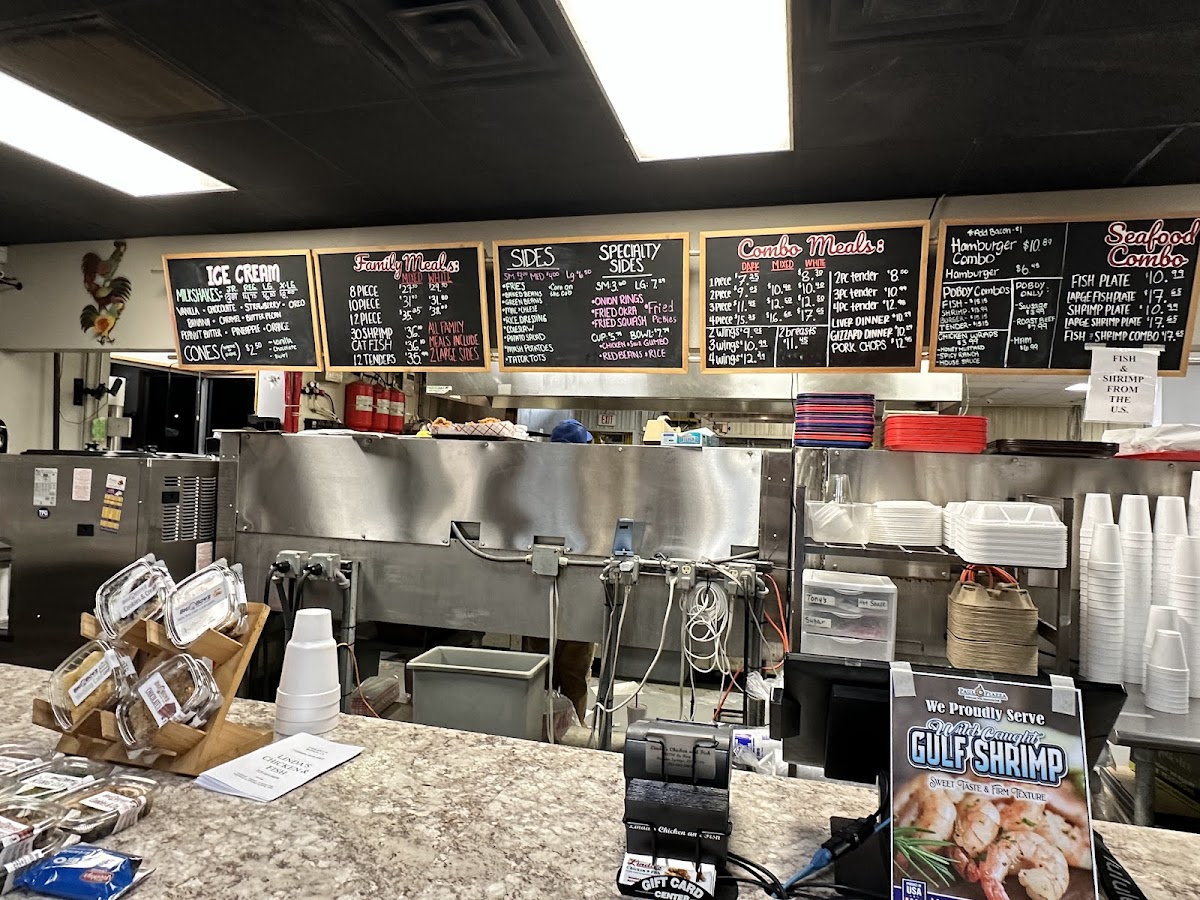 Linda's Chicken Hut - Photo 4