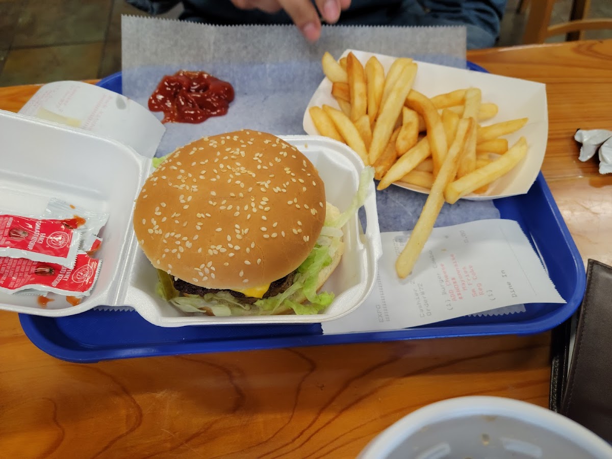 Linda's Chicken Hut - Photo 5