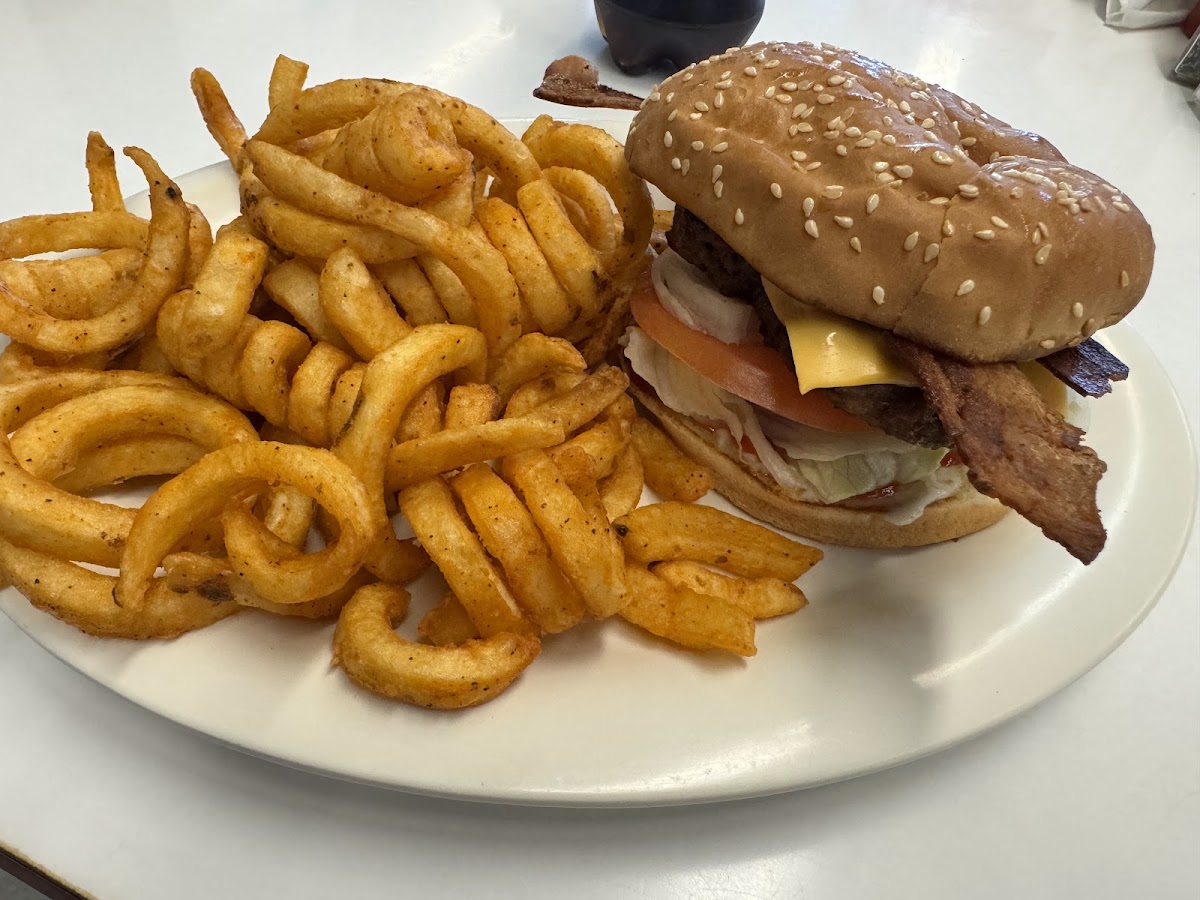 Hooters Truck Stop Restaurant - Photo 3