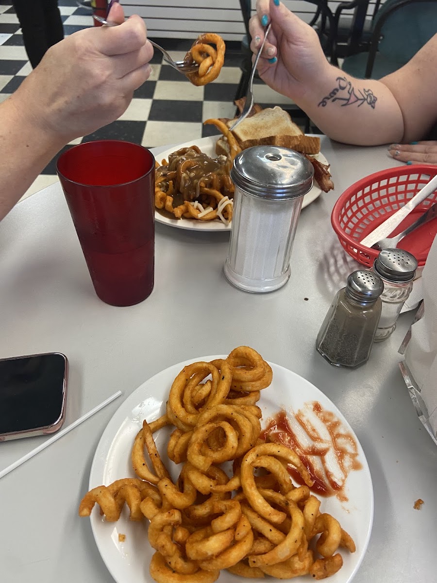 Hooters Truck Stop Restaurant - Photo 7