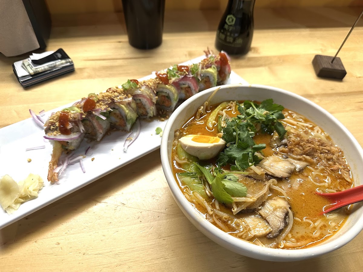 Akami Poke and Noodle Bar - Photo 4