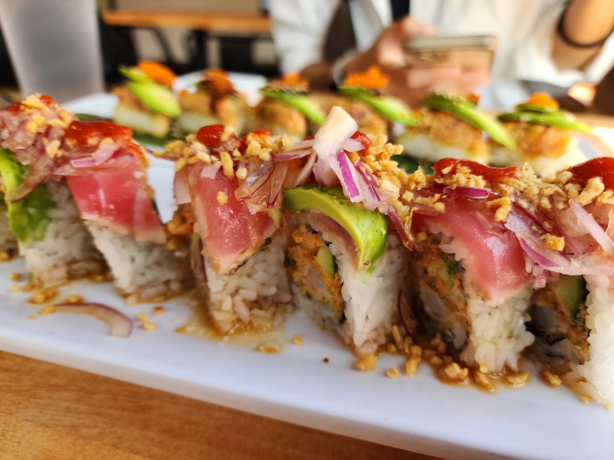 Akami Poke and Noodle Bar - Photo 6