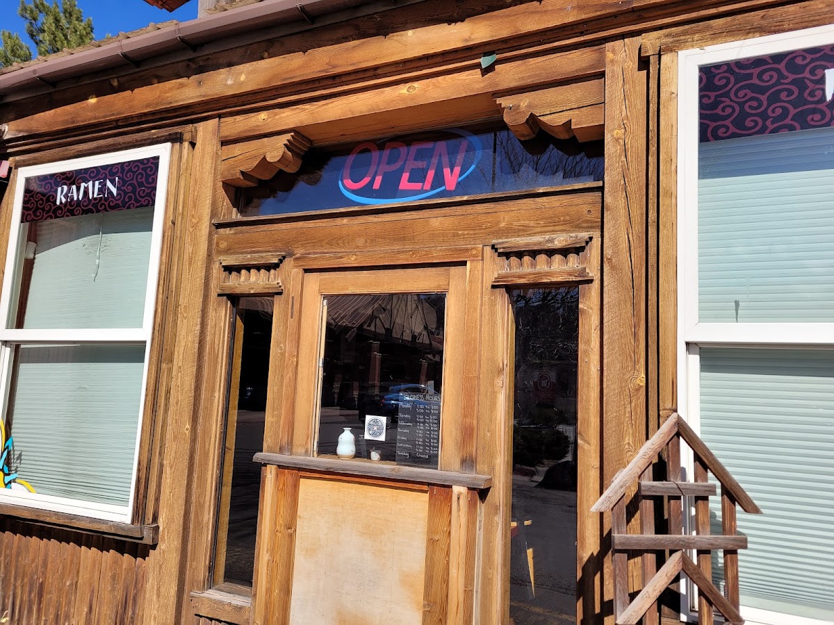 Akami Poke and Noodle Bar - Photo 7