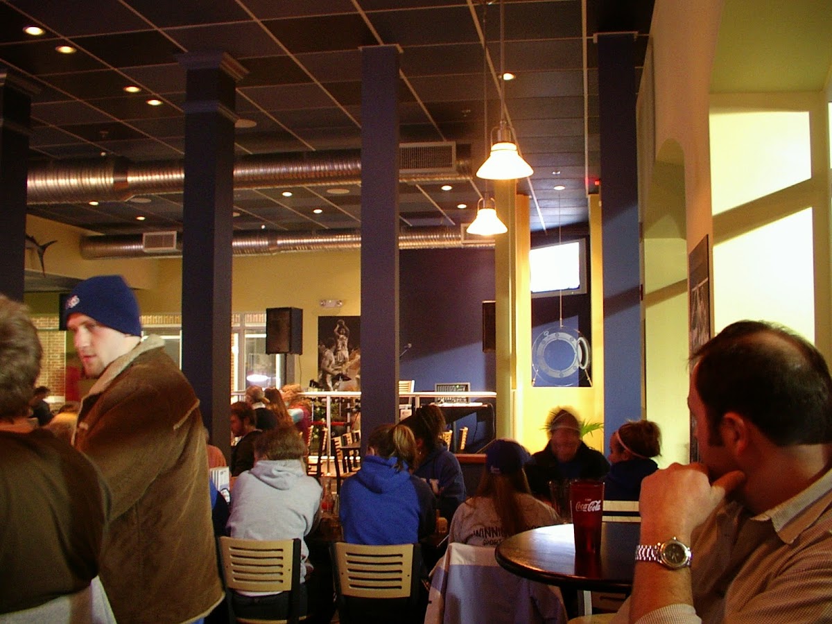 Schooners Grill Newport News - Photo 6