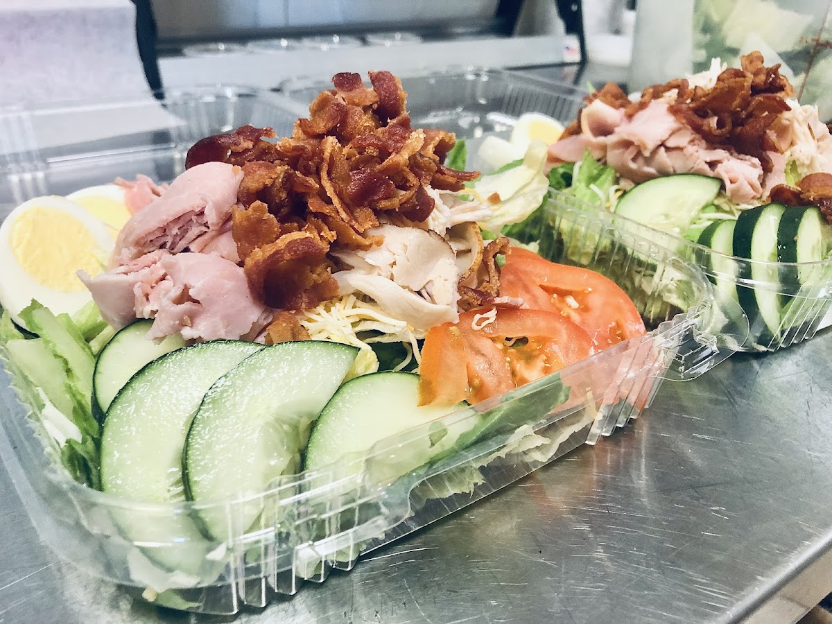 The District Deli - Photo 6