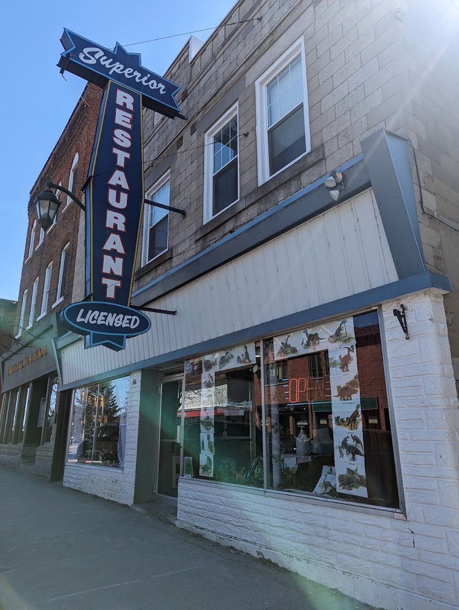 Superior Restaurant - Photo 2