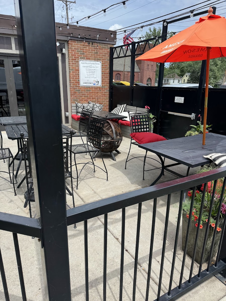 Jameson's Tavern - Photo 4