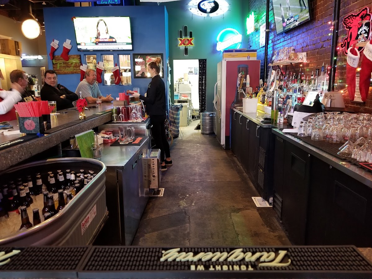 Lazy Palm Sports Grill - Photo 9