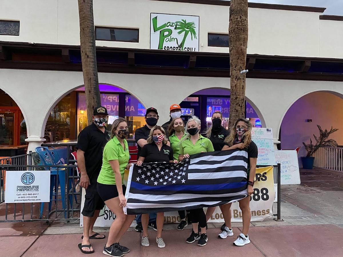 Lazy Palm Sports Grill - Photo 2