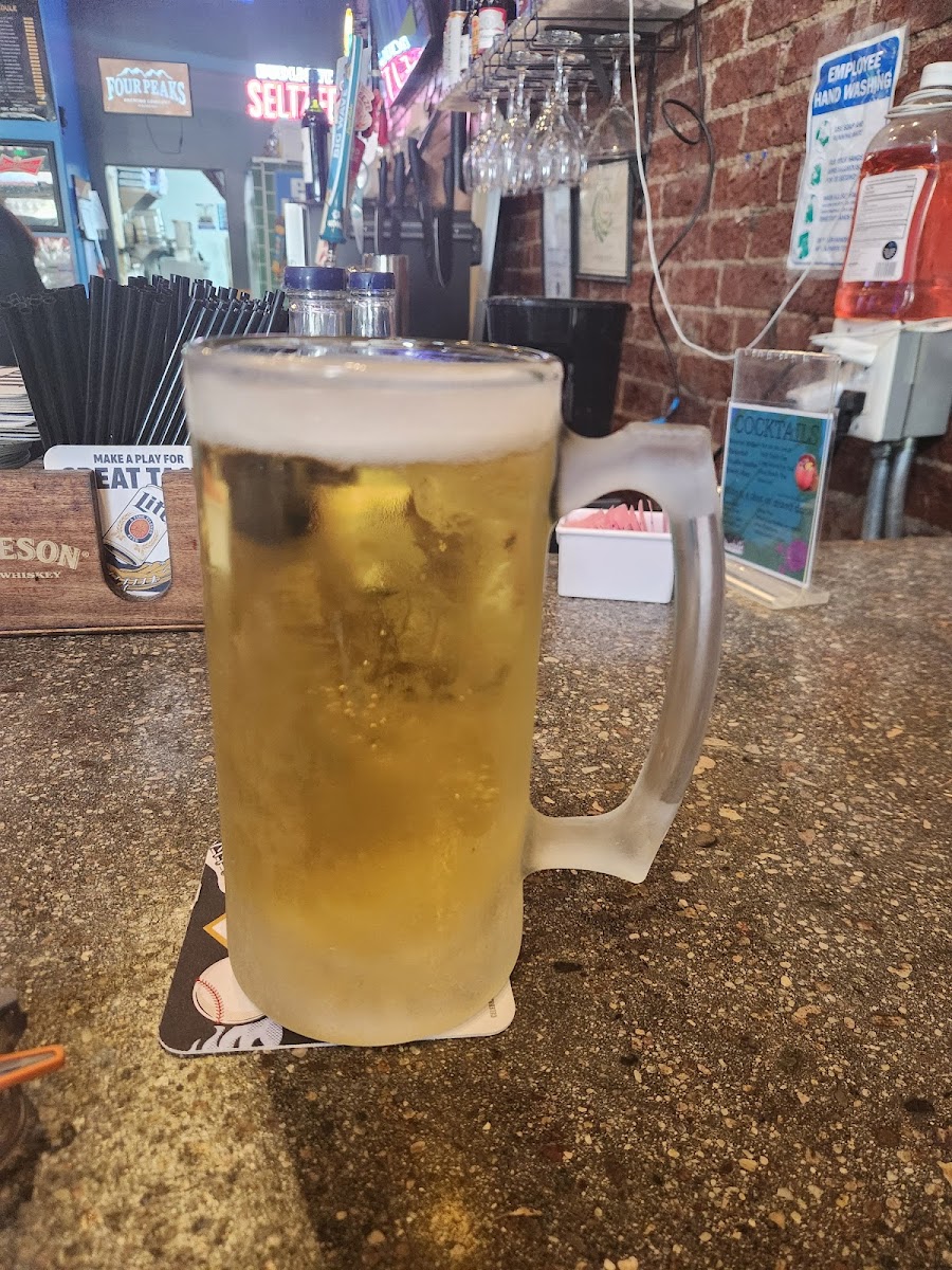 Lazy Palm Sports Grill - Photo 3