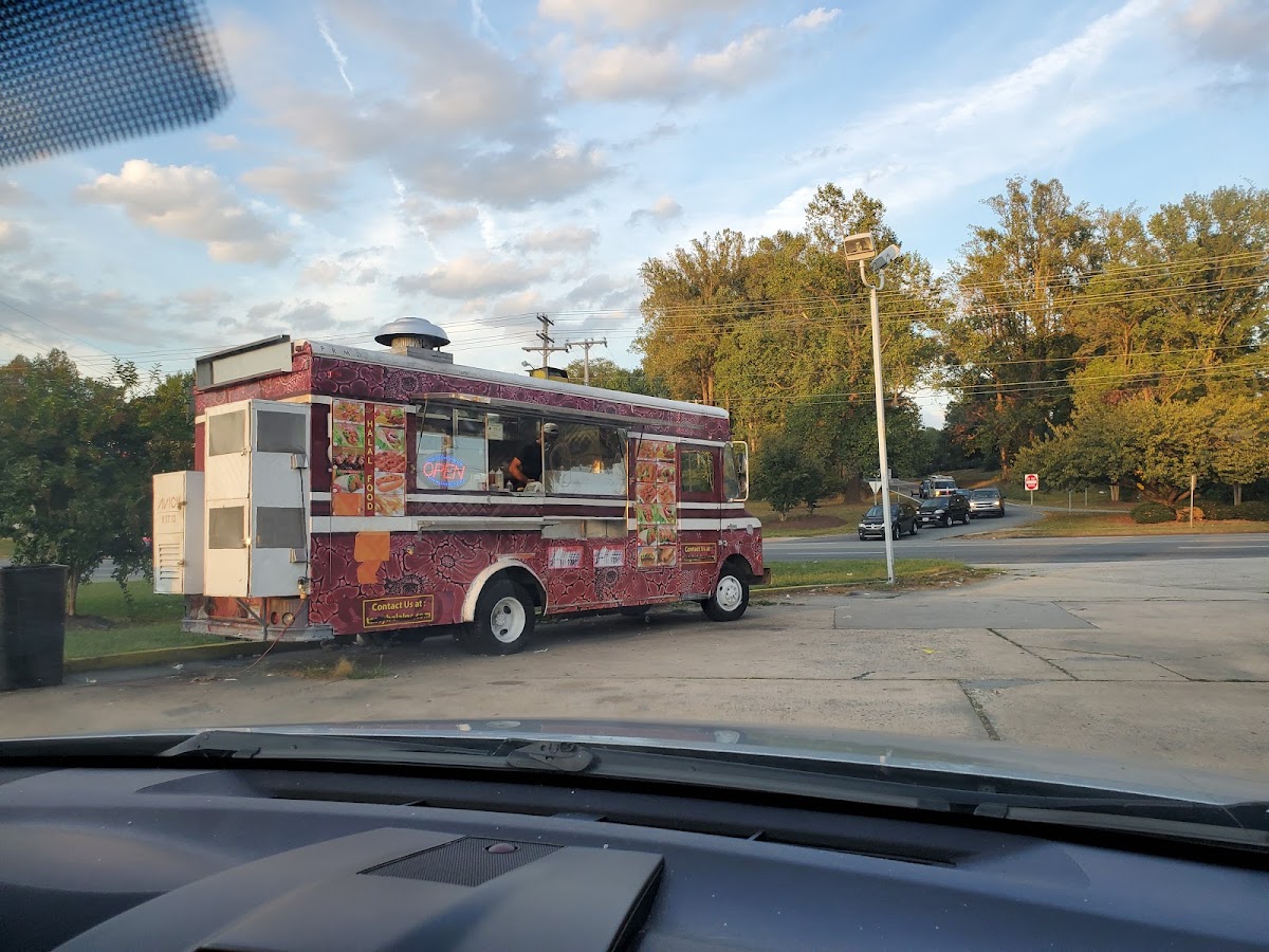 Tasty Halal Food Truck - Photo 4