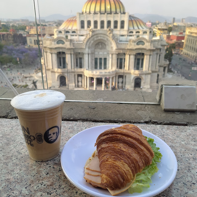 Ice Latte Y Croissant
