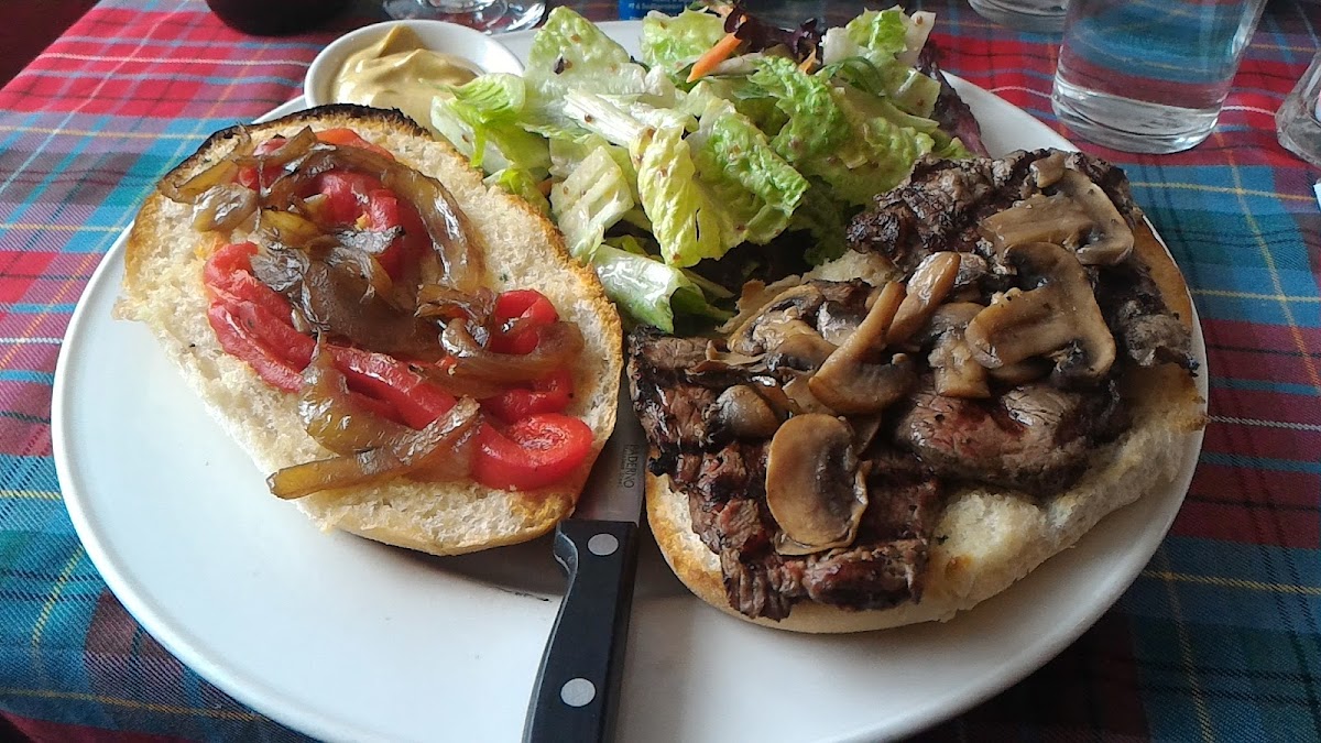 Cafe La Gaffe - Photo 1