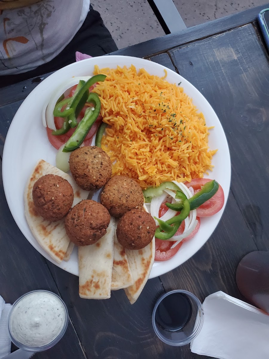 Sunset Bistro - Photo 9