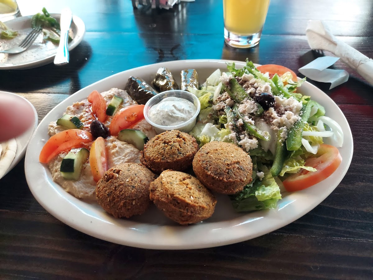Sunset Bistro - Photo 1