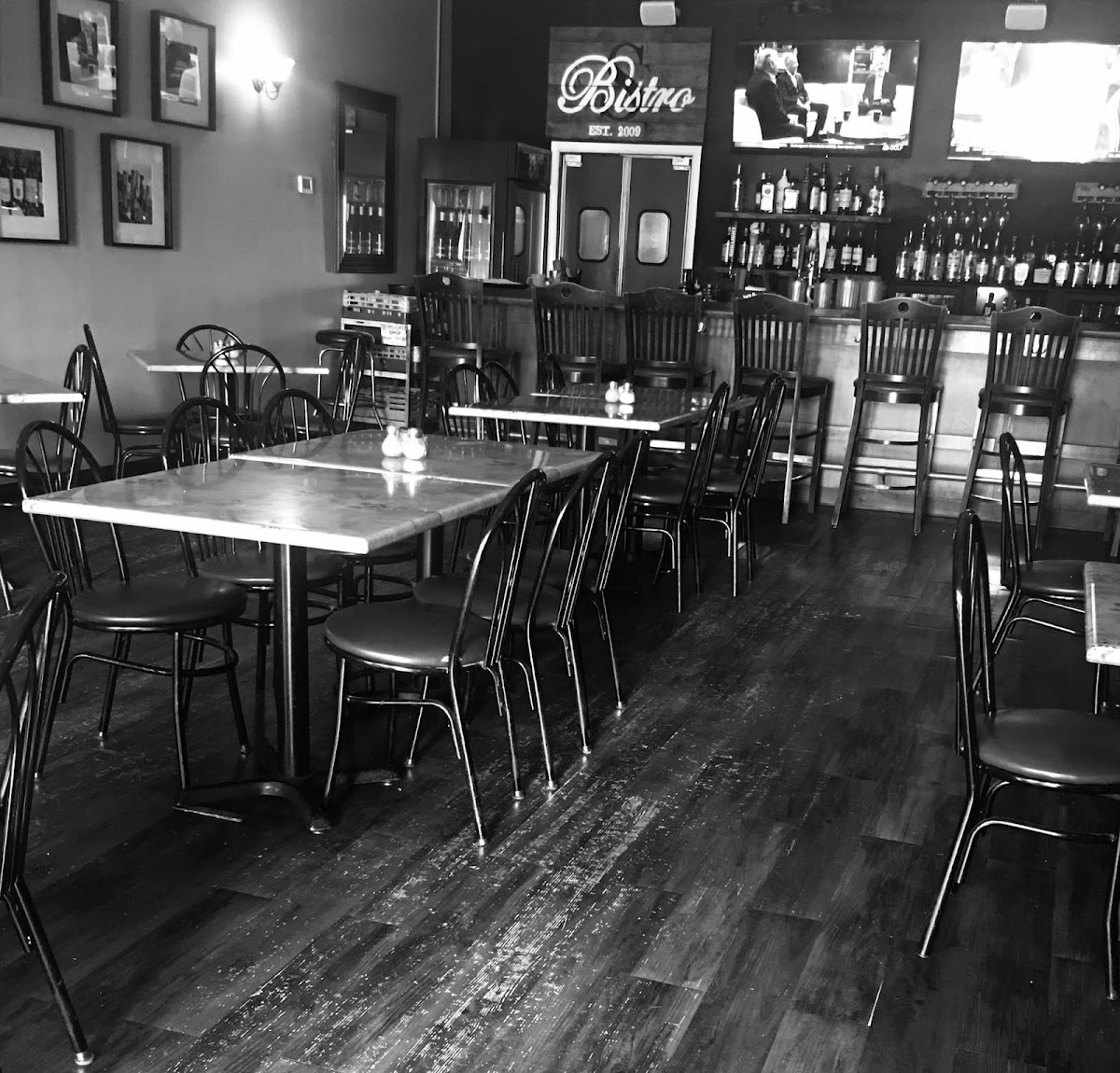 Sunset Bistro - Photo 5