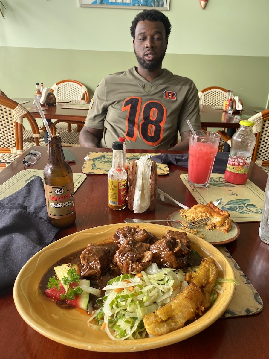 Ionie’s Caribbean Kitchen - Photo 2