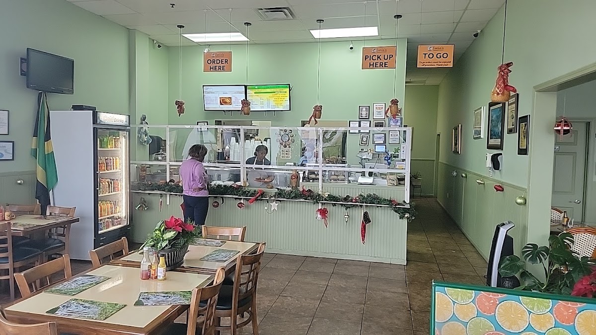 Ionie’s Caribbean Kitchen - Photo 5