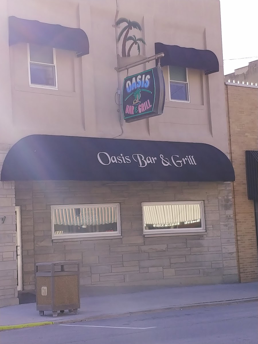 Oasis Bar & Grill - Photo 4