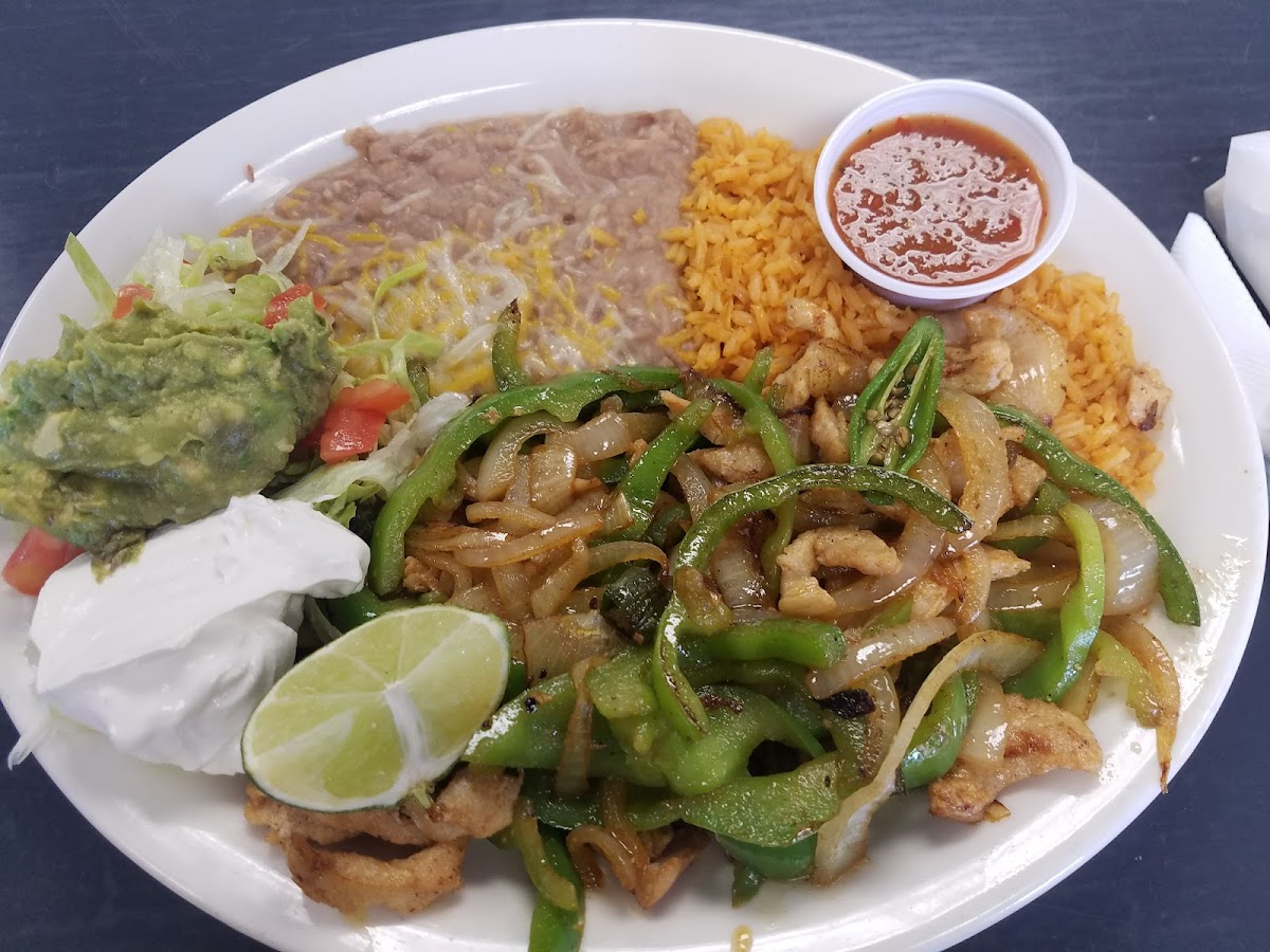 EL JEFE TACOS AND BURRITOS - Photo 3