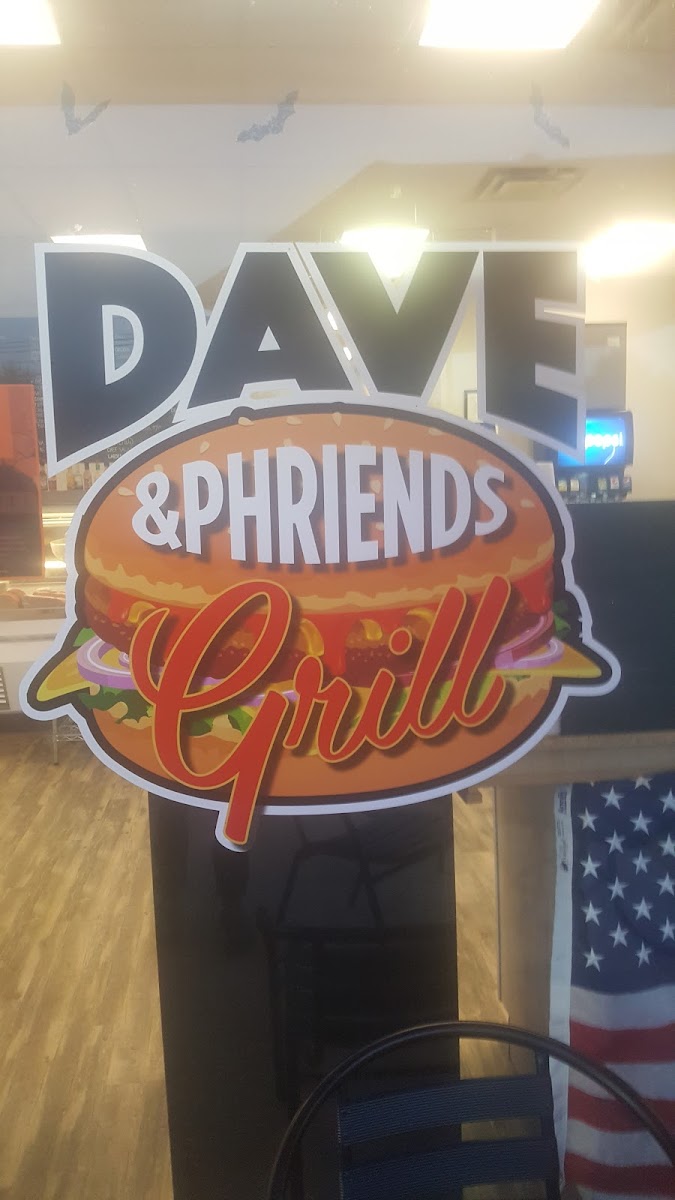 Dave & Phriends Grill - Photo 5