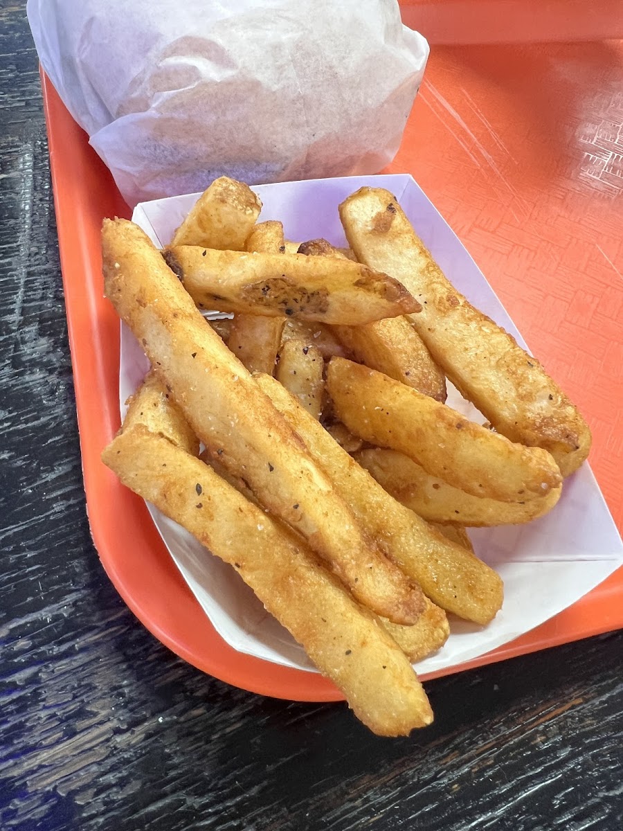 Dave & Phriends Grill - Photo 8