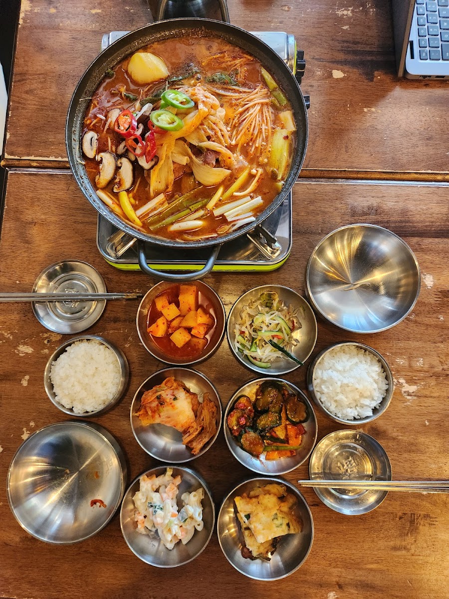 Goheung Restaurant - Photo 8