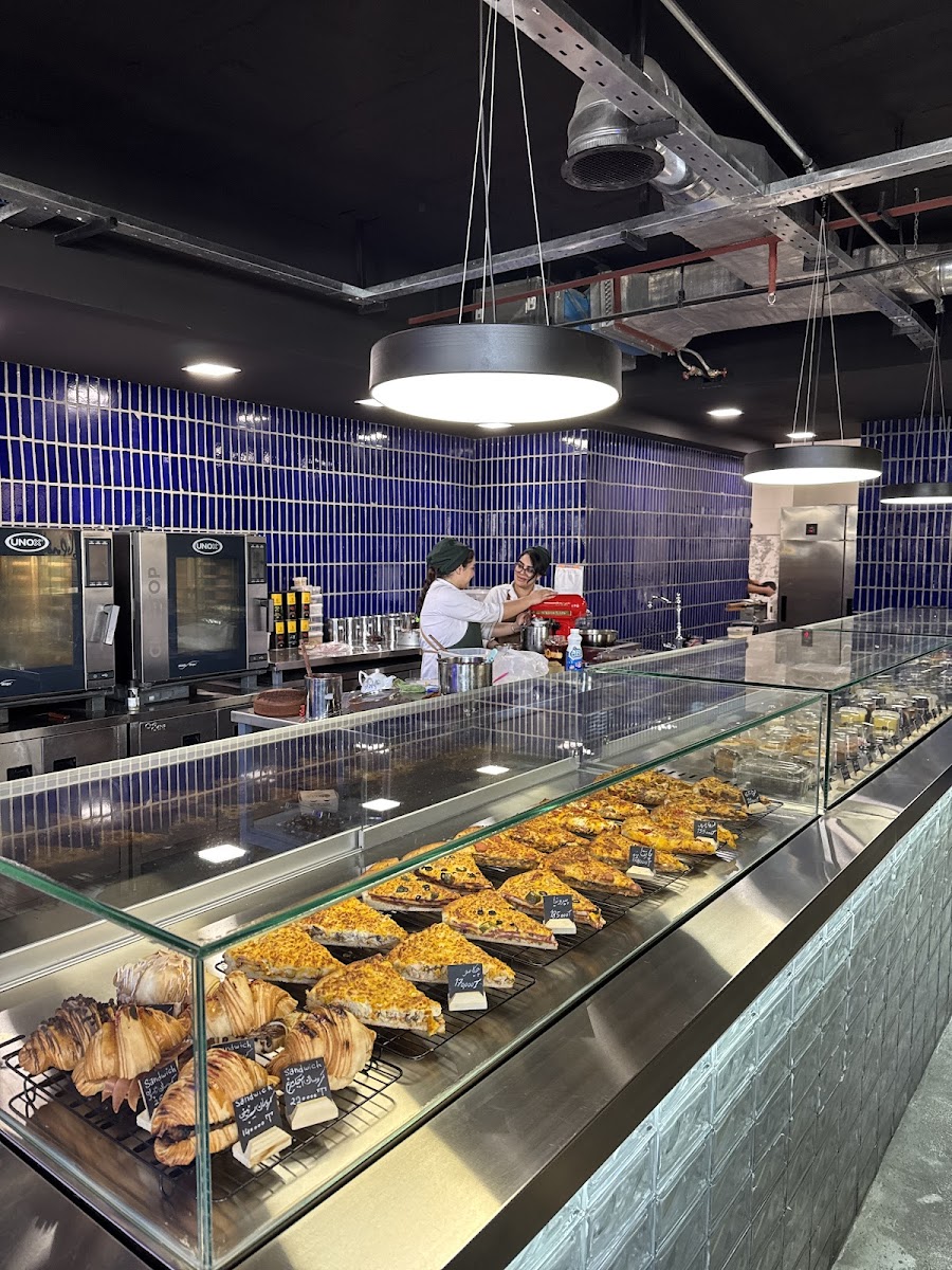 Apple Restaurant - Photo 1
