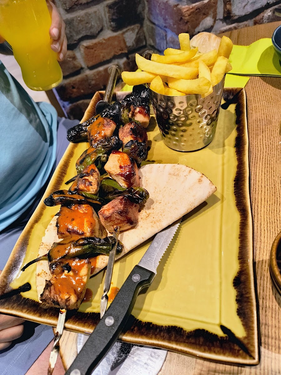 Harvester Gowerton Swansea - Photo 1