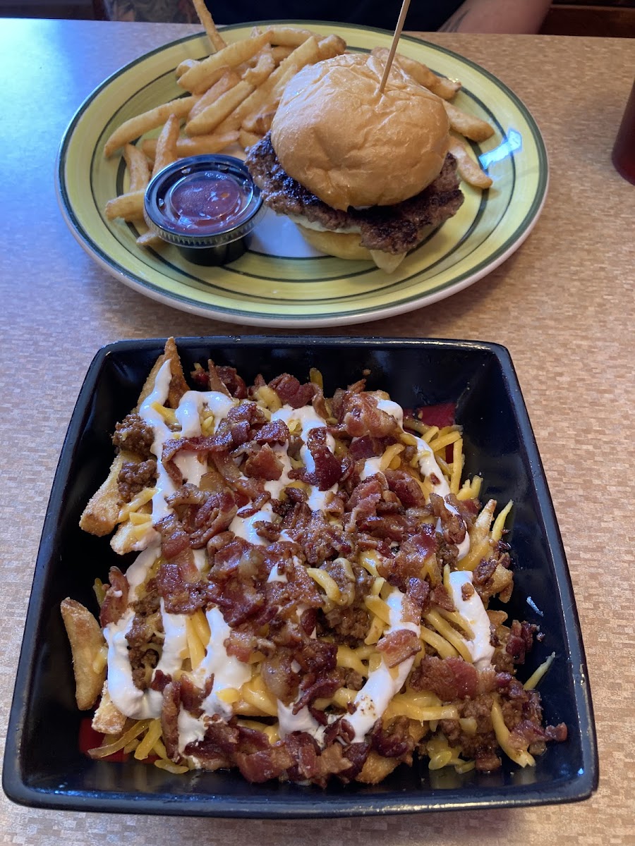 The Garage Diner - Photo 1