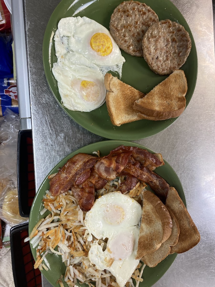 The Garage Diner - Photo 4