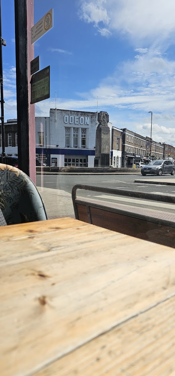 Novi & Co Espresso House Beckenham - Photo 3