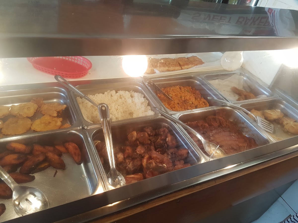 Sweet Bakery Cafeteria - Photo 3