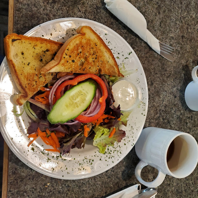 Garden Salad with Garlic Toast
