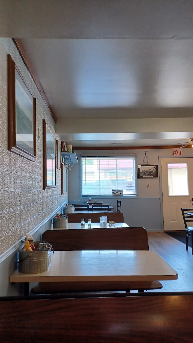 Pease Cafe - Photo 6