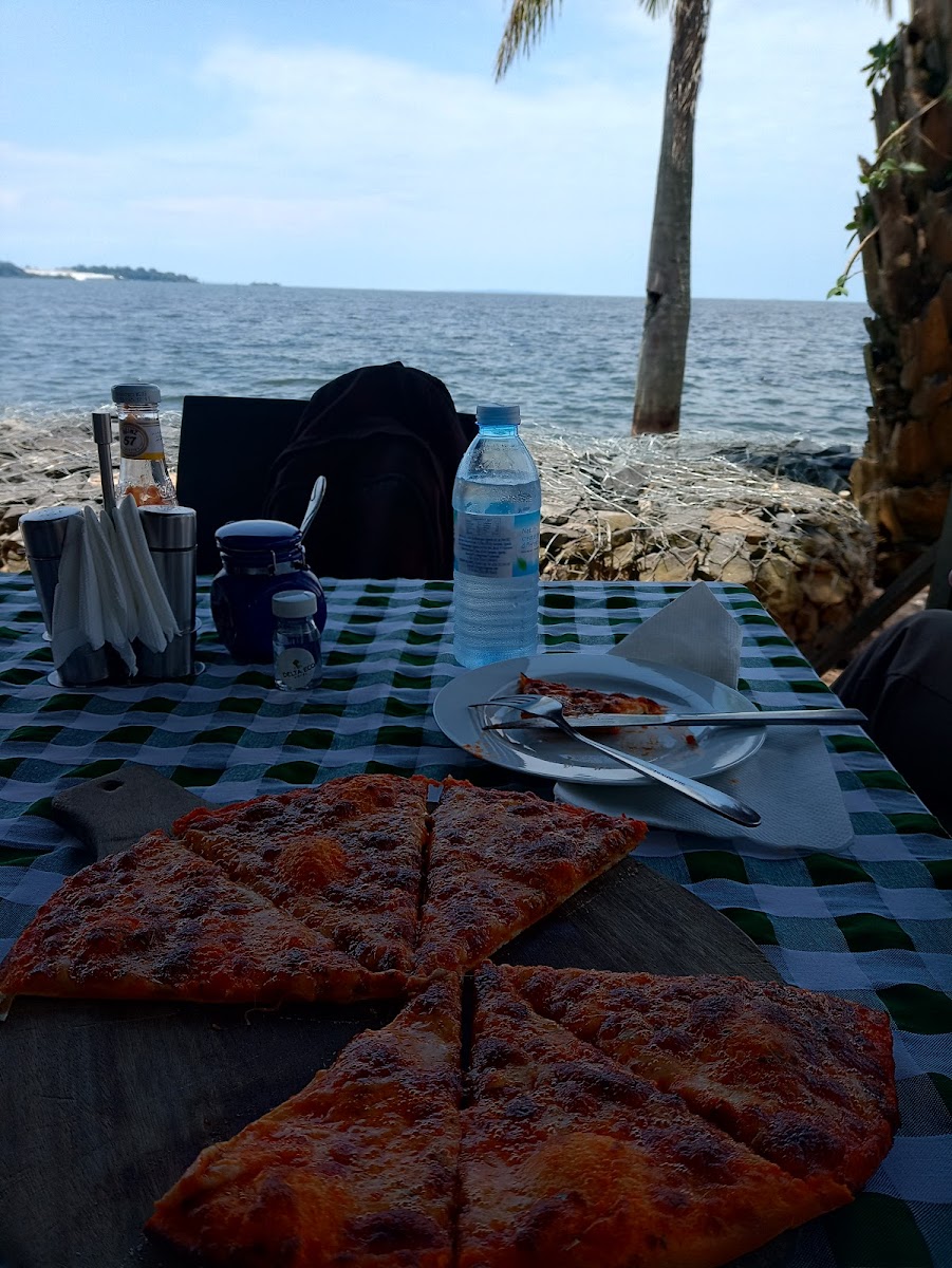 Goretti's Pizzeria And Bar entebbe - Photo 9